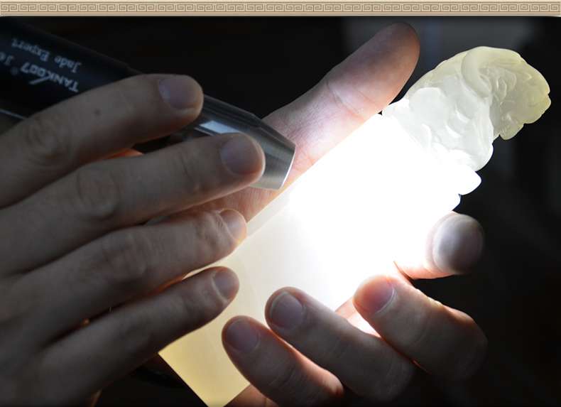 照玉強光手電筒不只可以鑒定琥珀，還可以鑒別各種的玉石、原石